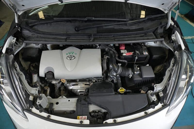 หน้าเครื่อง Toyota Sienta ติดแก๊ส LPG หงษ์ทองแก๊ส 