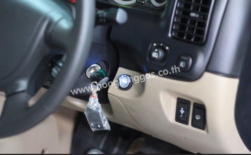 Ford Escape ติดแก๊ส หงษ์ทองแก๊ส สวิทช์แก๊ส Prins