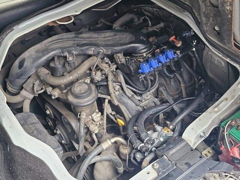 หน้าเครื่องรถตู้ ติดแก๊ส LPG หงษ์ทองแก๊ส TOYOTA VENTURY ติดแก๊ส Prins Technomax ถังโดนัทหุ้มยาง