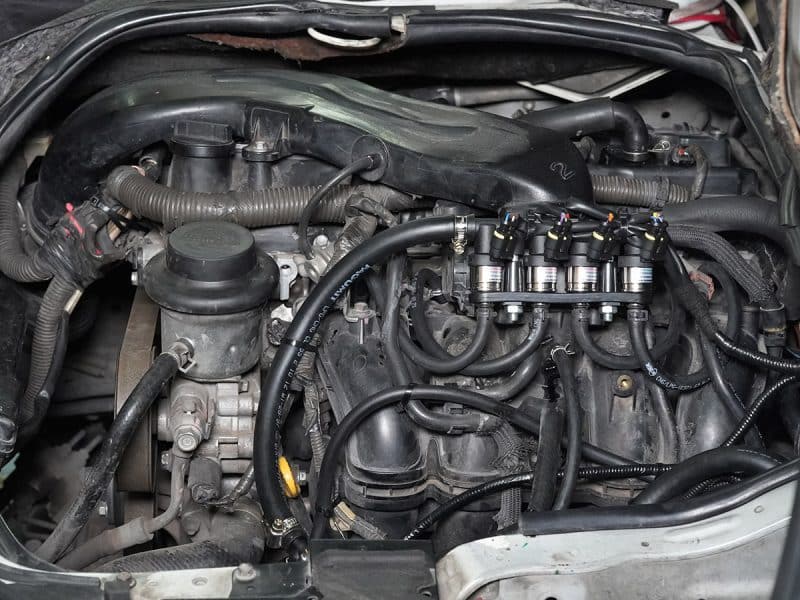 หน้าเครื่อง รถตู้ ติดแก๊ส LPG หงษ์ทองแก๊ส TOYOTA COMMUTER 2.7 เบนซิน ติดแก๊ส Prins ถังโดนัทหุ้มยาง