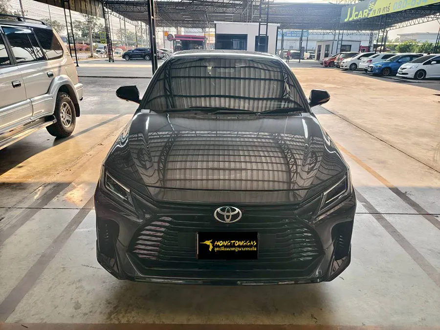 TOYOTA YARIS Prins EcoMax หม้อต้ม Tomasetto Nordic รางหัวฉีด Hana กรองแก๊สกลางสาย Certool F-750 กล่อง Prins AFC Compact 4D ถังโดนัทวางใน 42L