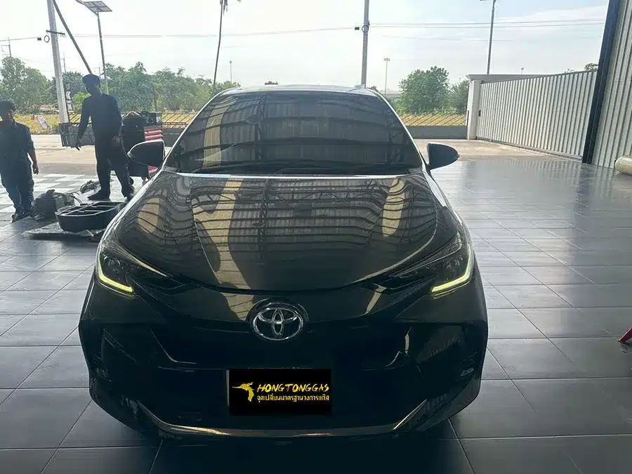 TOYOTA YARIS Prins EcoMax หม้อต้ม Tomasetto Nordic รางหัวฉีด Hana กรองแก๊สกลางสาย Certool F-750 กล่อง Prins AFC Compact 4D ถังโดนัทวางใน 42L