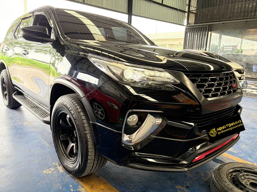 Toyota Fortuner Prins EcoMax หม้อต้ม Tomasetto Nordic รางหัวฉีด Hana กรองแก๊สกลางสาย Certool F-750 กล่อง Prins AFC Compact 4D ถังโดนัท 65.5L (หุ้มยาง)